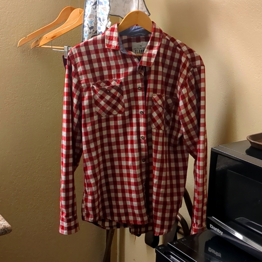 Long slive flannel shirt button down red and white
